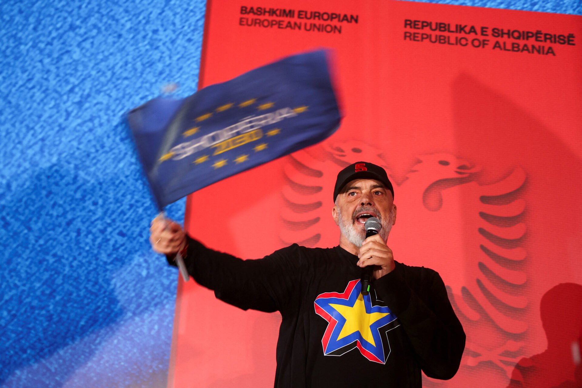 Αλβανία: Ο Ράμα διεκδικεί μια τέταρτη θητεία στις εκλογές – Στο επίκεντρο διαφθορά και ΕΕ