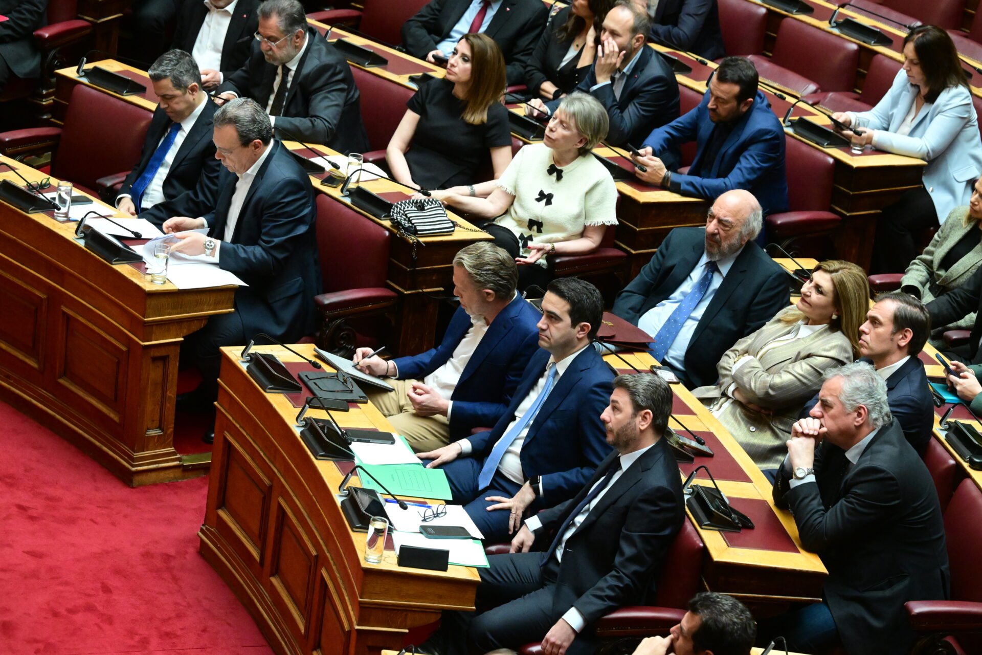 Opinion Poll: Έξι στους δέκα απορρίπτουν τη συνεργασία των προοδευτικών δυνάμεων – «Αρνητικά» βλέπει η πλειοψηφία την επιστροφή Τσίπρα