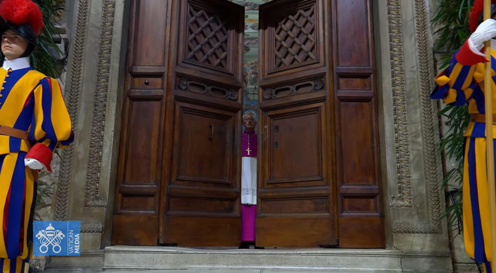 Extra Omnes