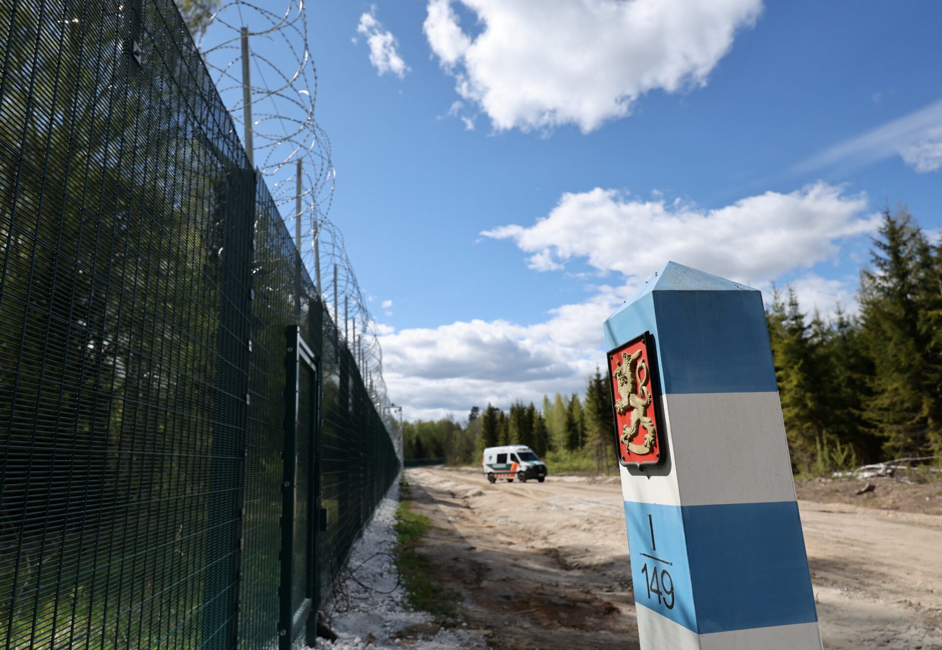 Η Φινλανδία ολοκληρώνει τα πρώτα 35 χιλιόμετρα φράχτη στα σύνορα με τη Ρωσία