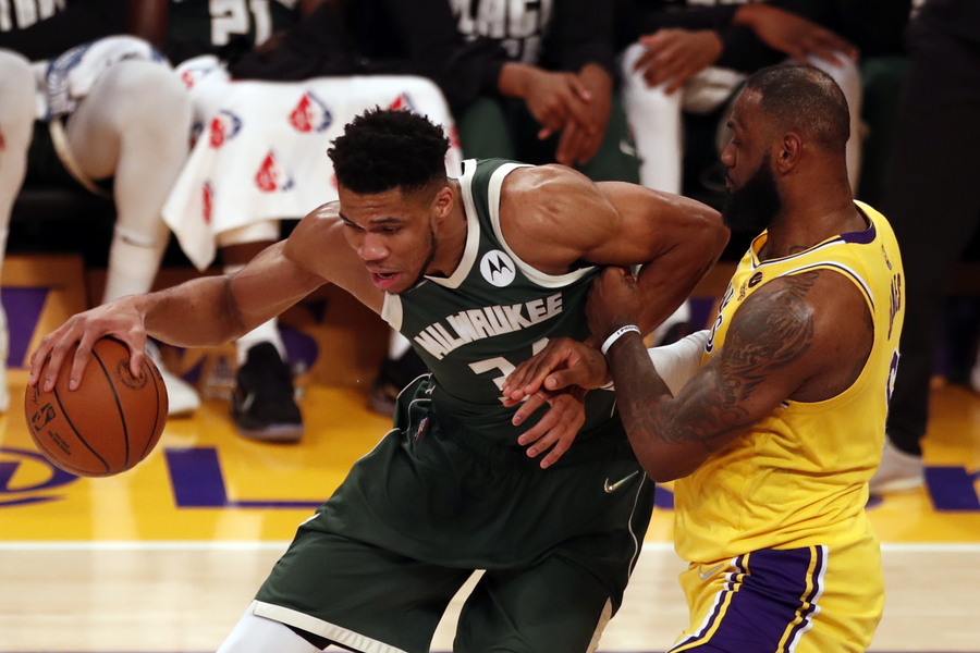 NBA: Οι Λέικερς σκέφτονται την μυθική τριπλέτα με Αντετοκούνμπο, Λεμπρόν και Ντόνσιτς