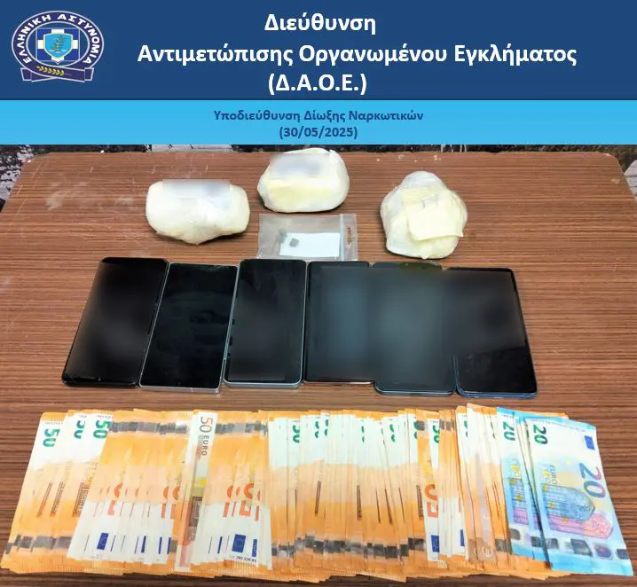 Πειραιάς: Πάνω από μισό κιλό κοκαΐνης σε όχημα – 4 συλλήψεις
