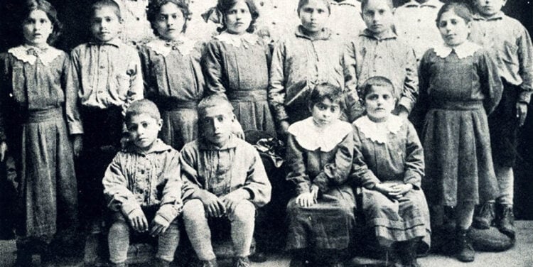 Τα ορφανά των Ποντίων – Το τιτάνιο έργο διάσωσης και ο ρόλος του Λάμπρου Λαμπριανίδη