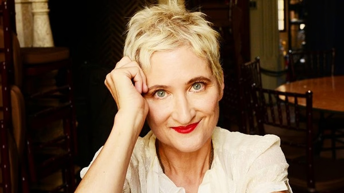 Jill Sobule: Πέθανε η τραγουδίστρια της πρώτου τραγουδιού LGBTQ+ που μπήκε στο Top 20 του Billboard