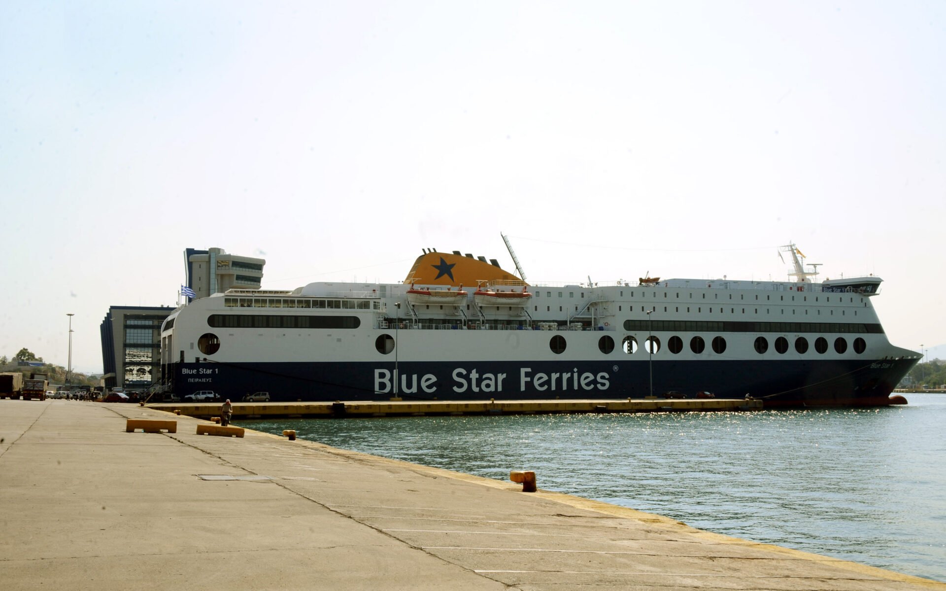 Τηλεφώνημα για βόμβα στο Blue Star 1 – Εκκενώθηκε το πλοίο