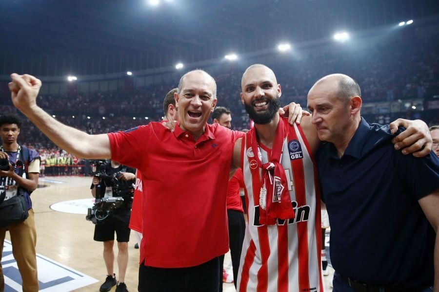 Η ομιλία των προέδρων της ΚΑΕ Ολυμπιακός στα αποδυτήρια