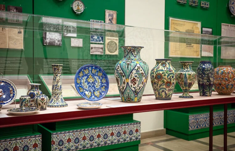 Πώς η Μικρασιατική Καταστροφή «ξανάγραψε» την ιστορία των κεραμικών της Κιουτάχειας – Η φαληρική «Κιουτάχεια»