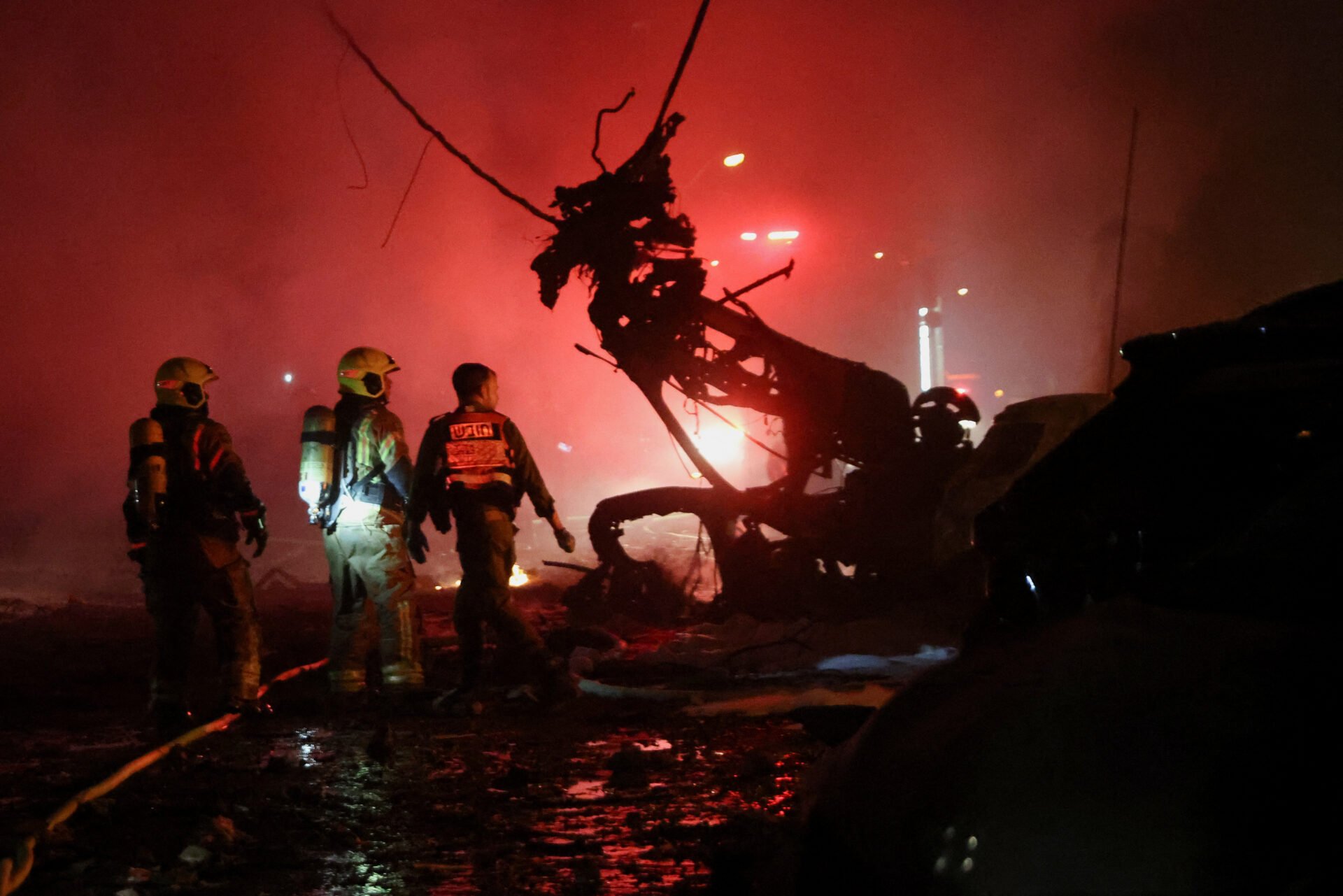 Τα ιρανικά πυρά έπληξαν κτίριο στην Χάιφα