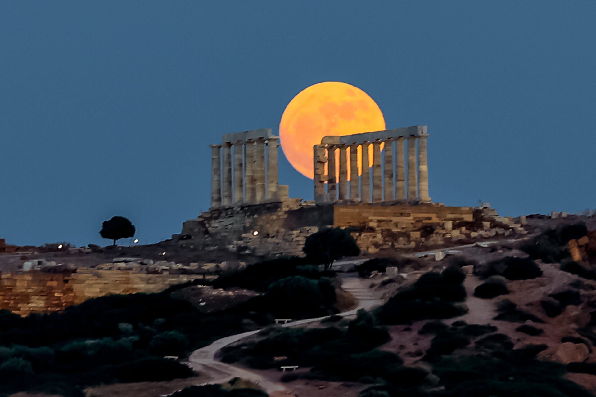 Σχεδόν... Πανσέληνος