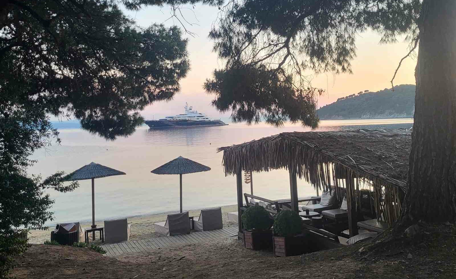 Κατέπλευσε και φέτος στην Σκιάθο με την πολυτελή θαλαμηγό «Al Mirqab», ο σεΐχης του Κατάρ