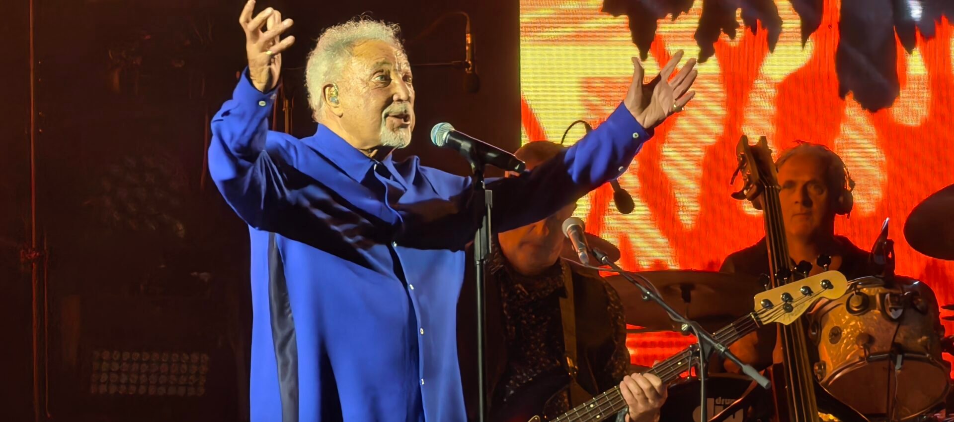 Ξετρέλανε το αθηναϊκό κοινό ο Tom Jones