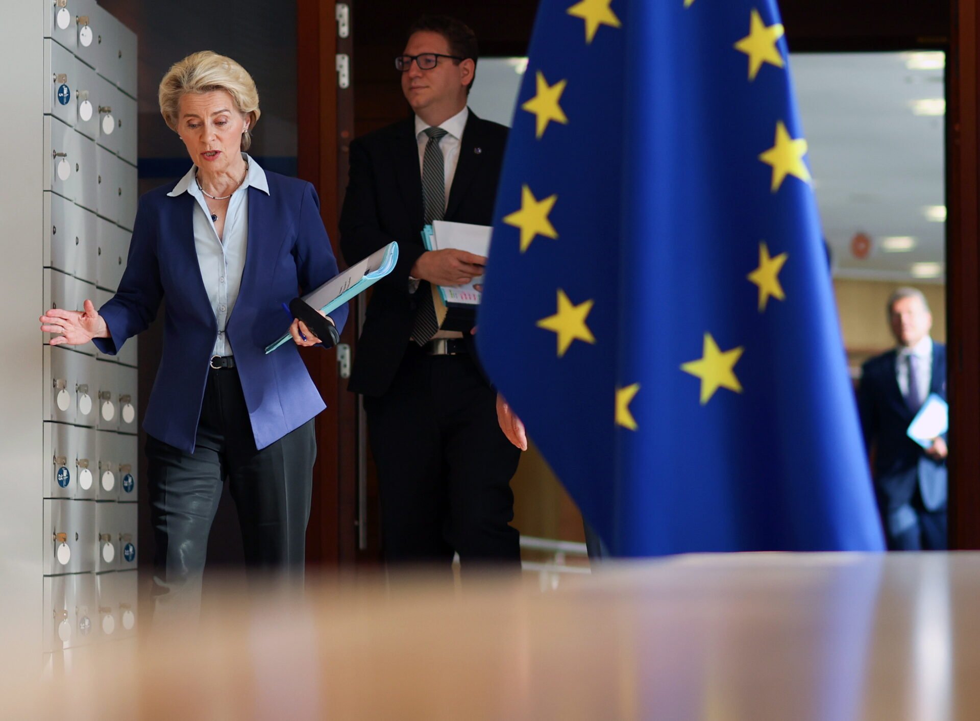 «Ο ισχυρότερος διπλωμάτης στις Βρυξέλλες»: Ποιος είναι ο Μπιορν Σάιμπερτ, το δεξί χέρι της Ούρσουλα φον ντερ Λάιεν