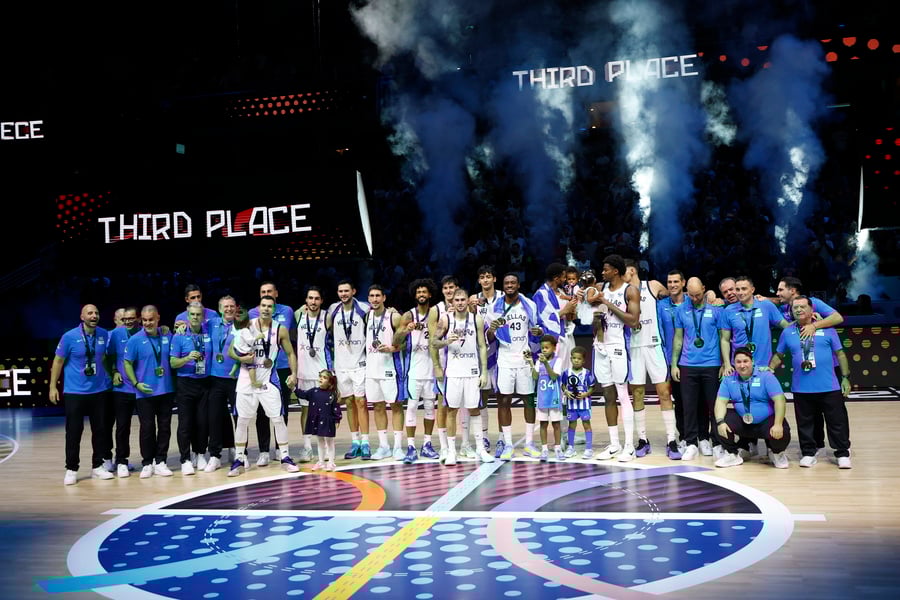 Στο βάθρο μετά από 16 χρόνια