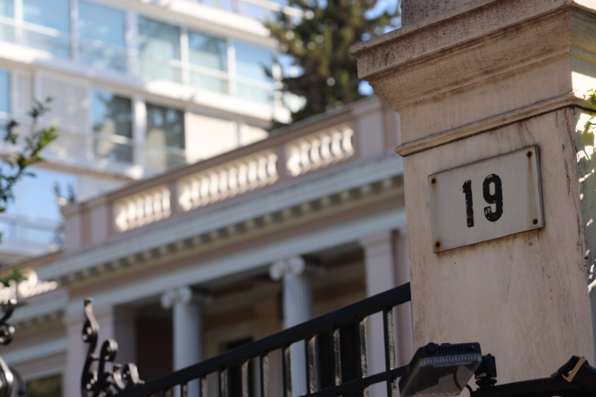 Ο ρόλος της Αθήνας στη Γάζα, μια γενναία ΑΜΚ και τα χρυσά «αυγά» του Ινδού δισεκατομμυριούχου στην Ελλάδα