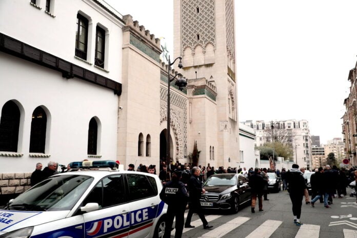 Απαράδεκτες πράξεις και έρευνα για υποκίνηση μίσους.