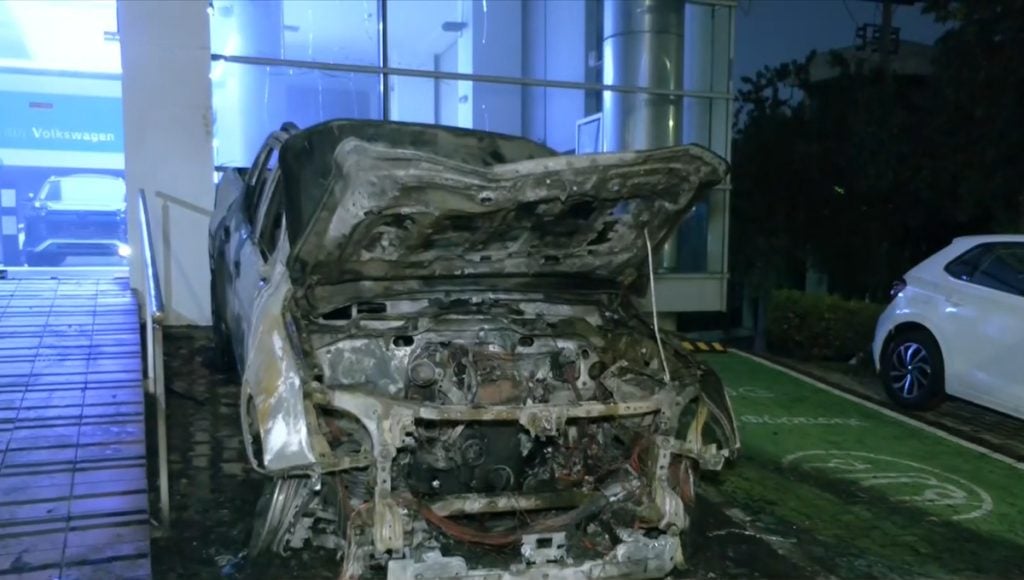 Φωτιά σε έκθεση αυτοκινήτων στη Νέα Χαλκηδόνα – Ζημιές σε 12 οχήματα