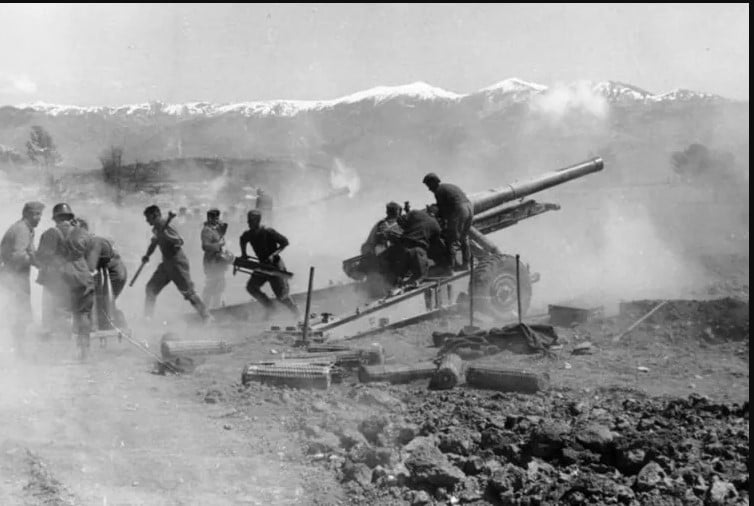 28η Οκτωβρίου: «Αντιφασιστικός μουσακάς» η απάντηση στην πορεία των νοσταλγών του Μουσολίνι, στην Ιταλία