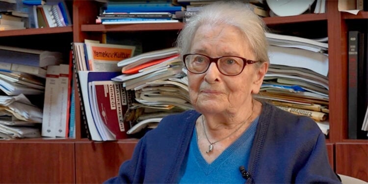 Ιωάννα Κουτσουράδη: Η Ρωμιά καθηγήτρια Φιλοσοφίας που λίγοι Έλληνες γνωρίζουν