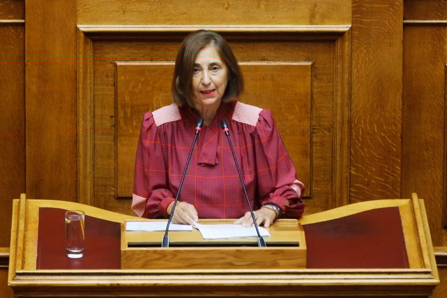 Βουλή: Λιποθύμησε η βουλευτής της Ελληνικής Λύσης, Μαρία Αθανασίου – Διακόπηκε η διαδικασία