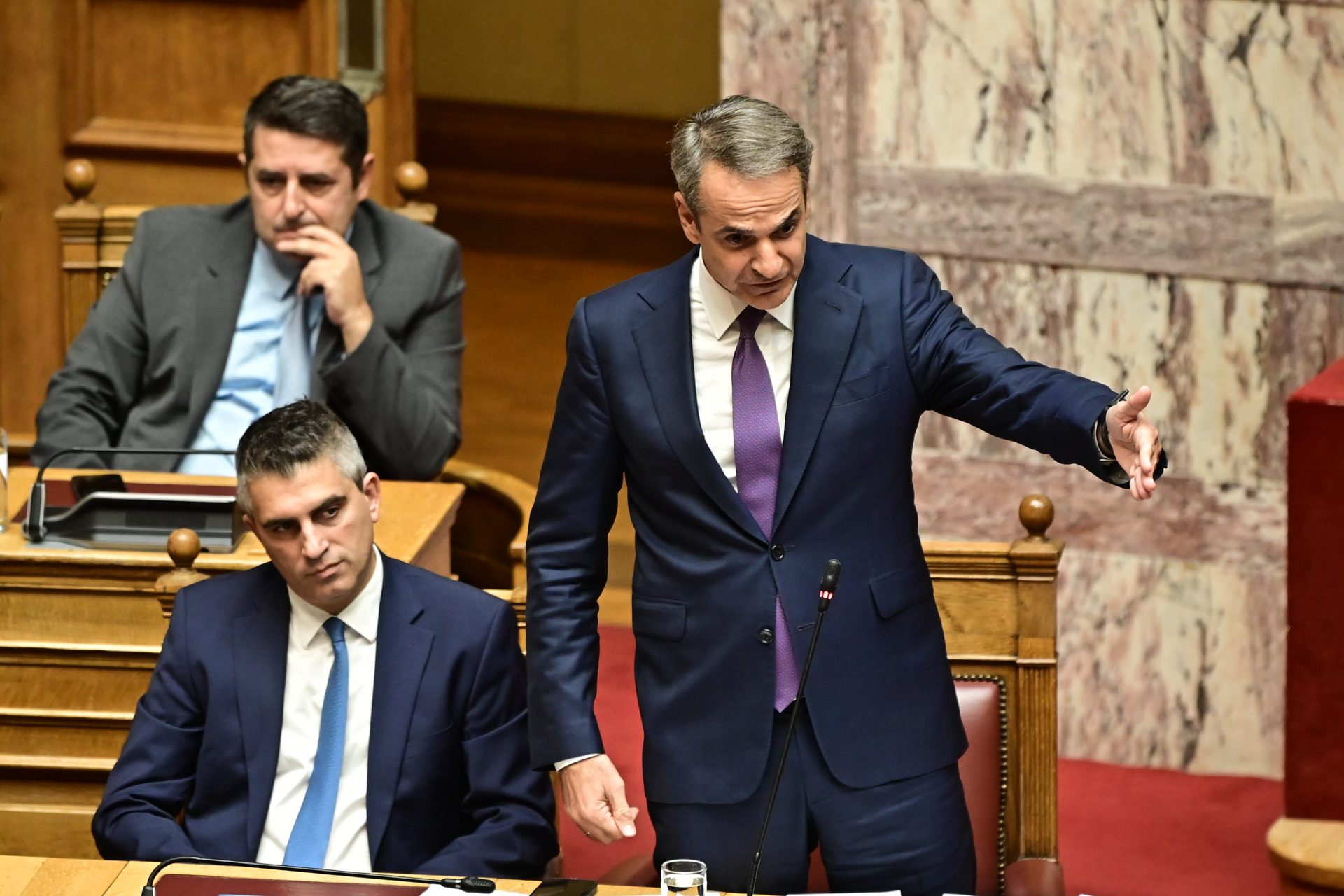 Βουλή: Αιχμηρή δευτερολογία Μητσοτάκη με αναφορά και σε «δραπέτη της Βουλής»