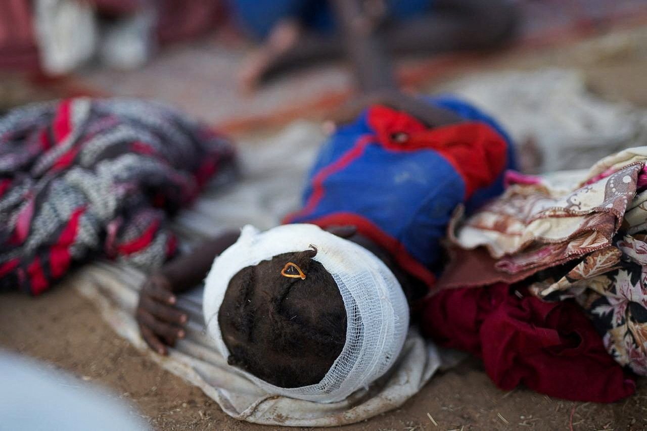 «Εγκλωβισμένοι σε κιβώτιο θανάτου»: Εικόνες απόλυτης φρίκης από την κόλαση του Σουδάν