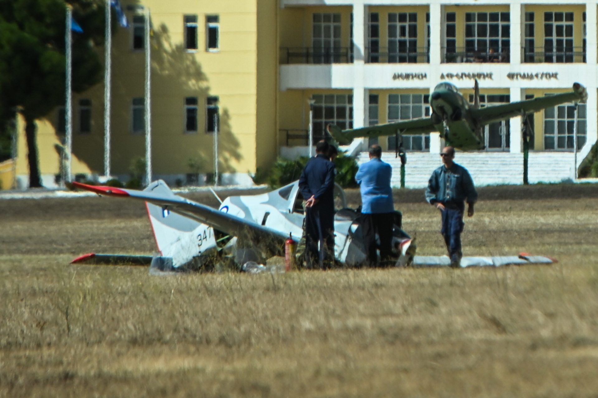 Πτώση αεροσκάφους στο Τατόι: Τα πιθανά αίτια του ατυχήματος – Στο ΓΝΑ οι δύο χειριστές