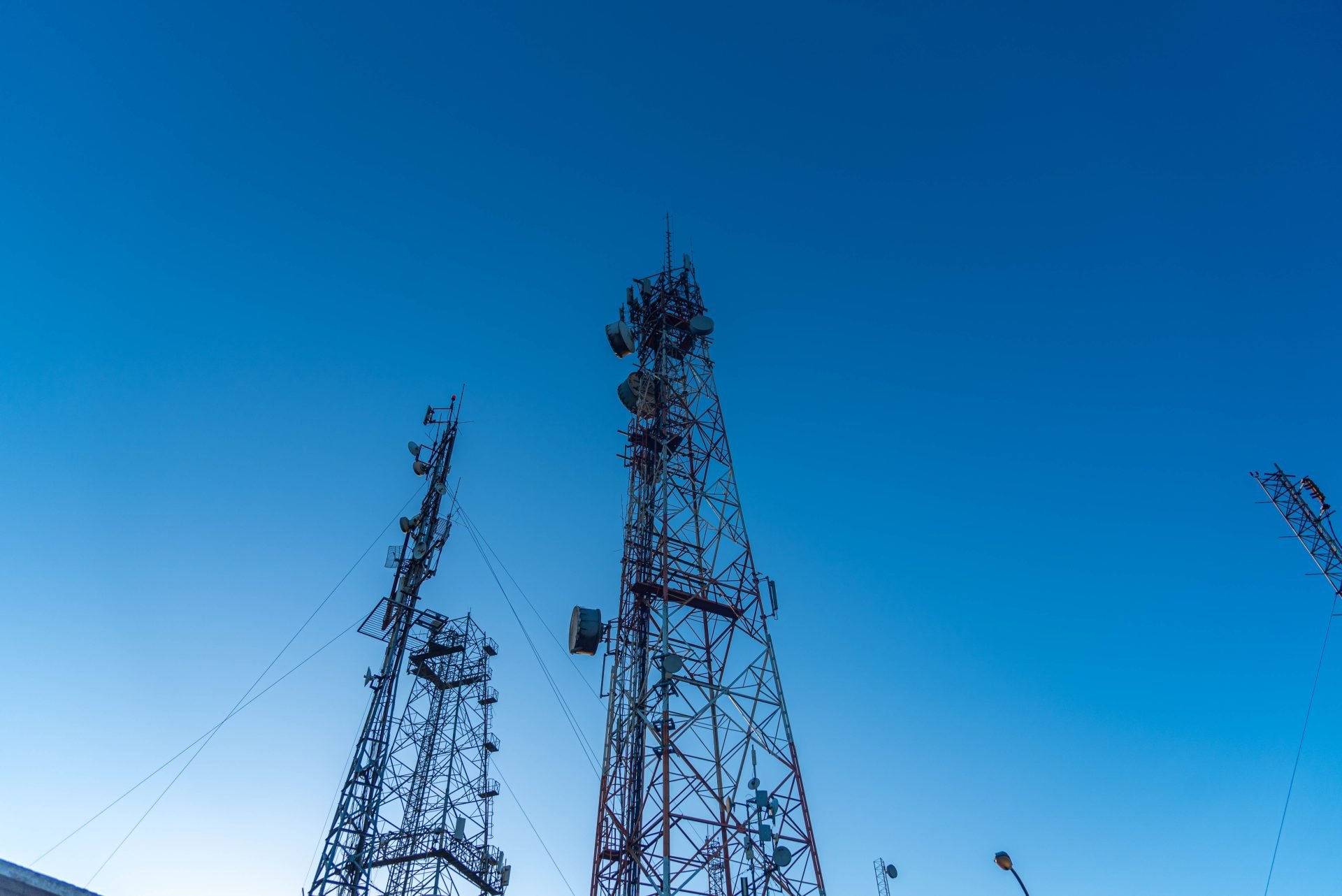 Φάσμα στα 900 και 1.200 MHz από την ΕΕΤΤ