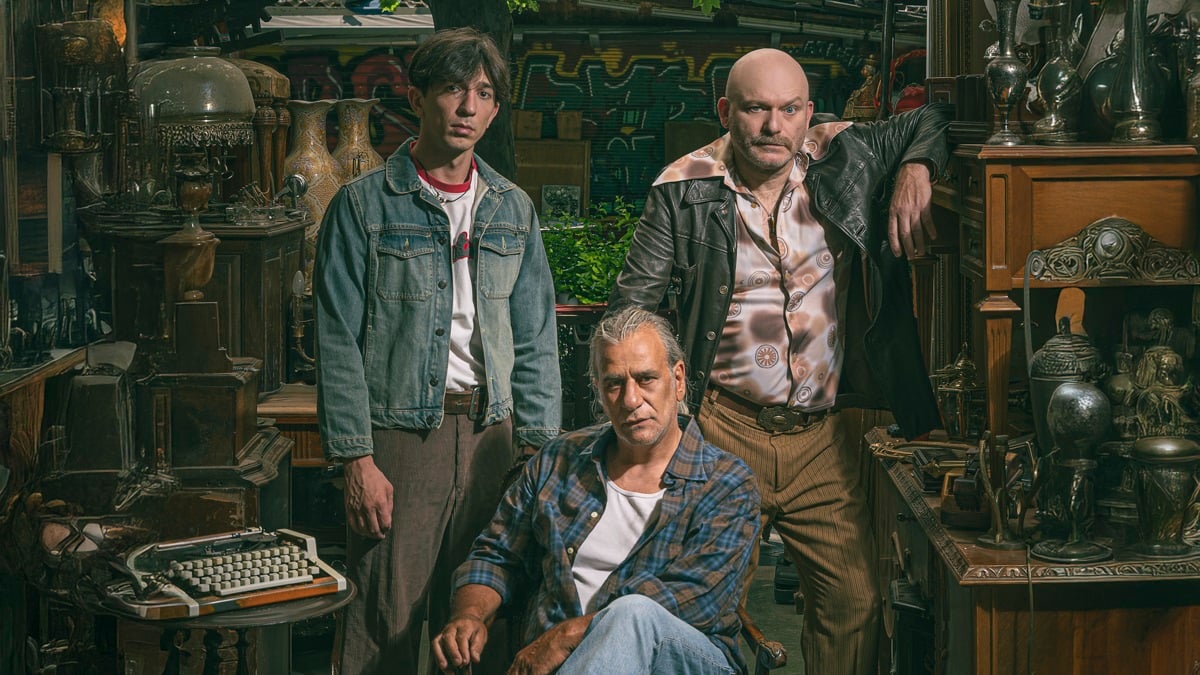 «Αμερικάνικος Βούβαλος»: Ο Γιάννης Μπέζος σκηνοθετεί το αριστούργημα του David Mamet