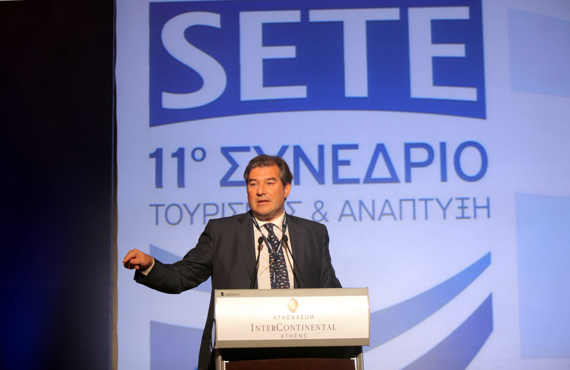 «Κάτι κινείται»: Η αινιγματική ανάρτηση Καραχάλιου για το «Κύμα» και η σύνδεση με Καρυστιανού