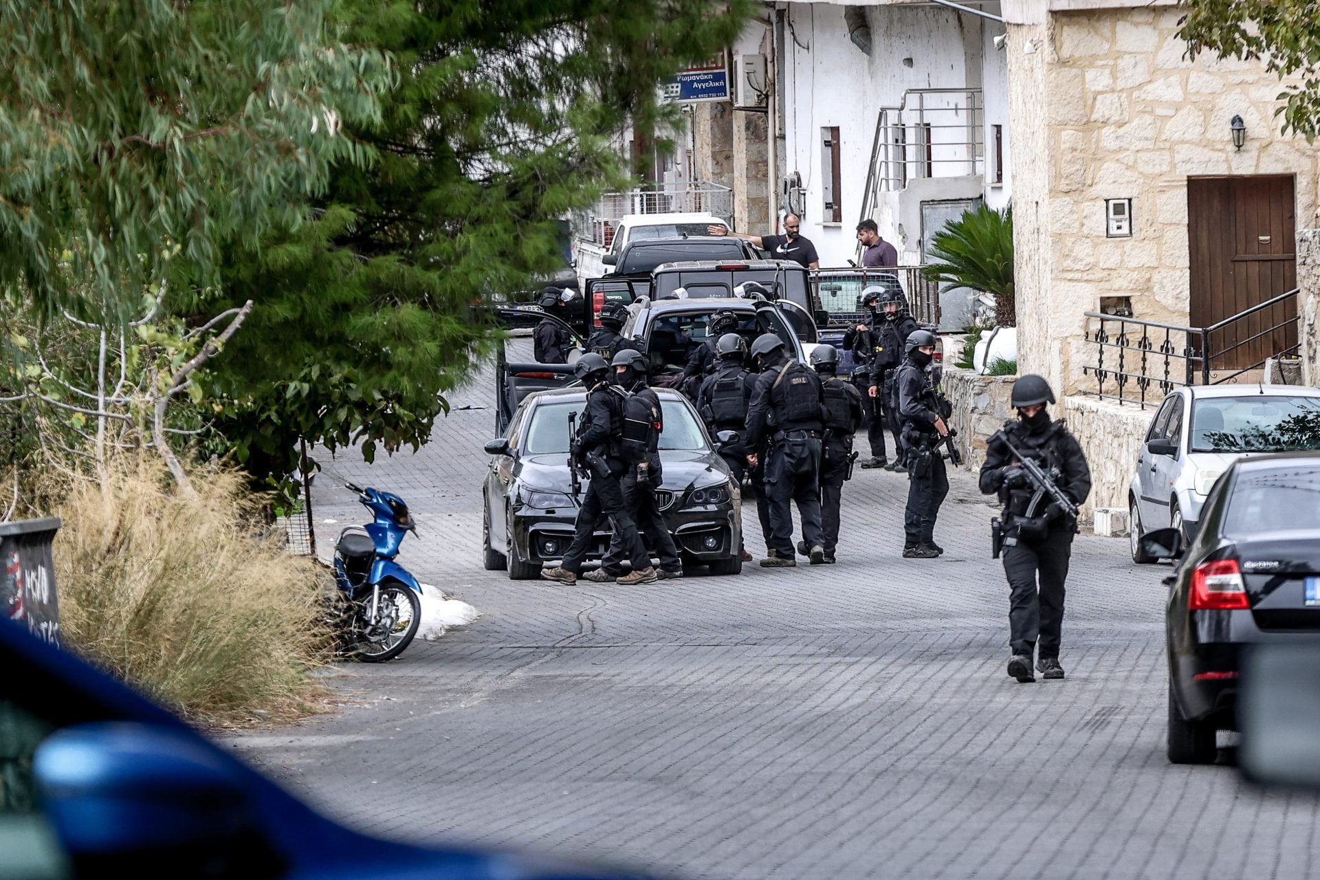 Μακελειό στα Βορίζια Ηρακλείου: Τουλάχιστον 2 νεκροί, πάνω από 10 τραυματίες μετά από καταιγισμό πυρών