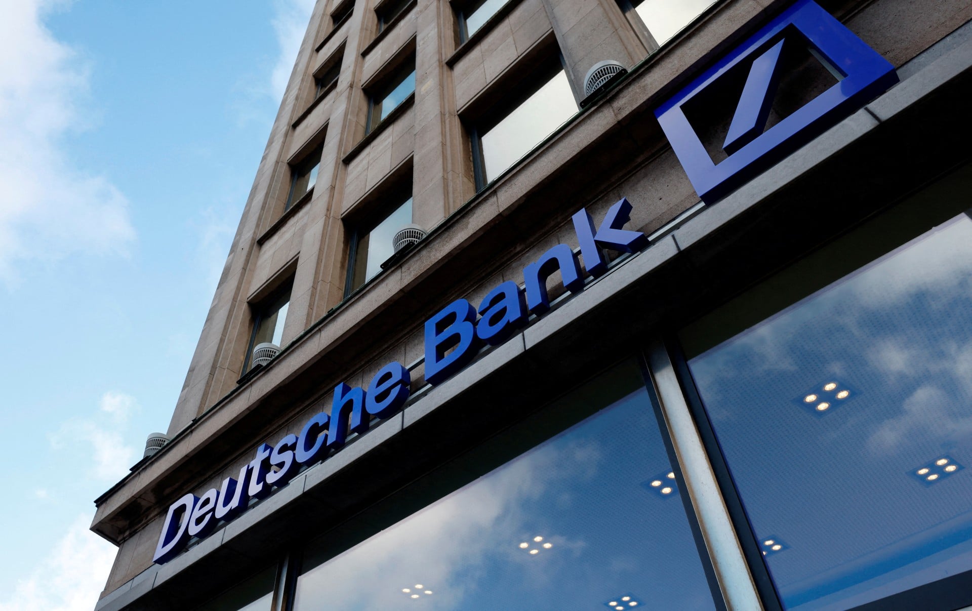 Καμπανάκι» από την Deutsche Bank για τους κινδύνους για τον ιδιωτικό πιστωτικό τομέα