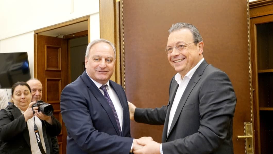 Συνάντηση Φάμελλου-Στεφάνου: Μείζον θέμα για την ειρήνη και την ασφάλεια στην ευρύτερη περιοχή η επίλυση του Κυπριακού