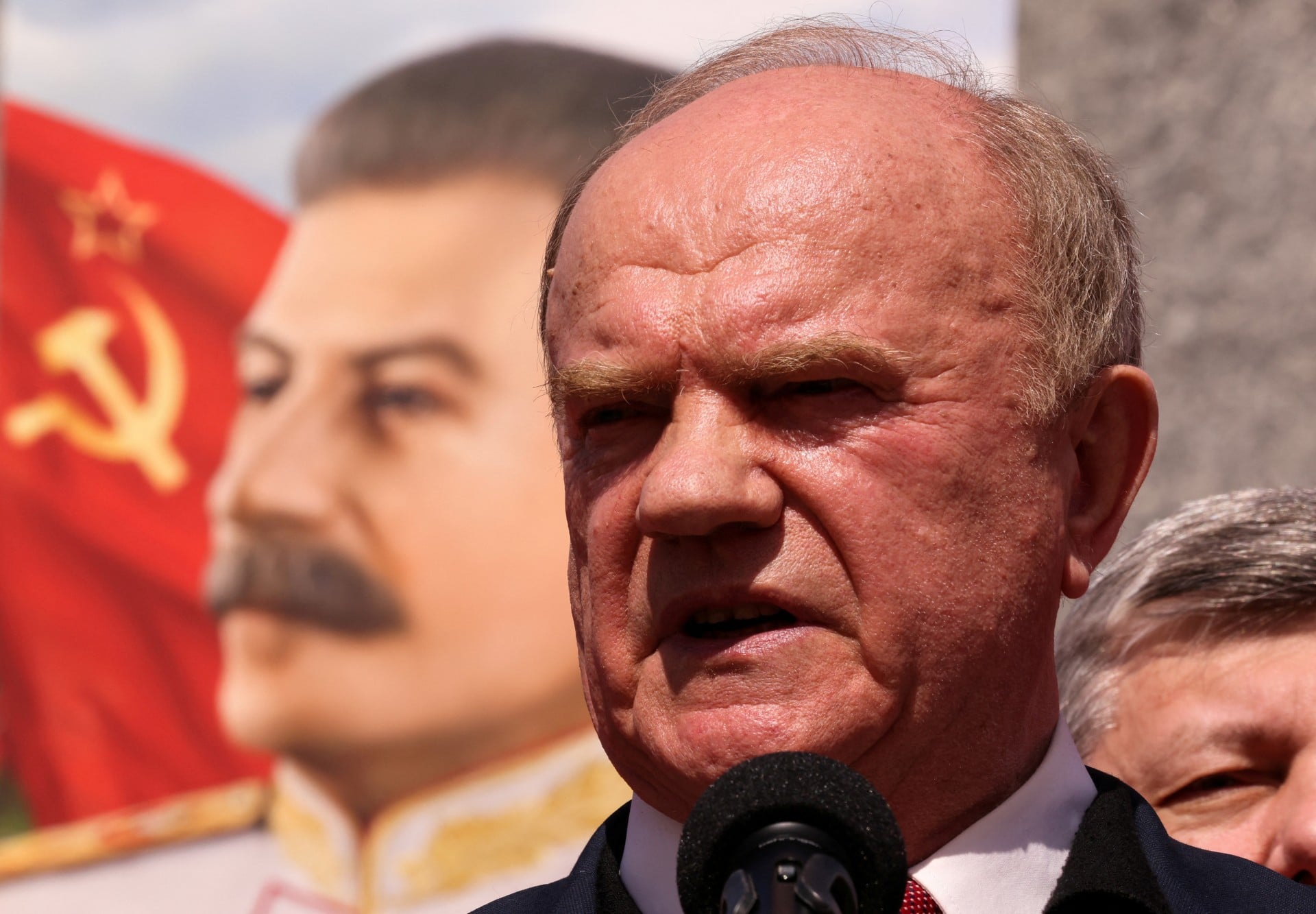 Ρωσία: Προειδοποίηση του ηγέτη του ΚΚ για κίνδυνο πυροδότησης επανάστασης όπως του 1917 λόγω της παραπαίουσας οικονομίας