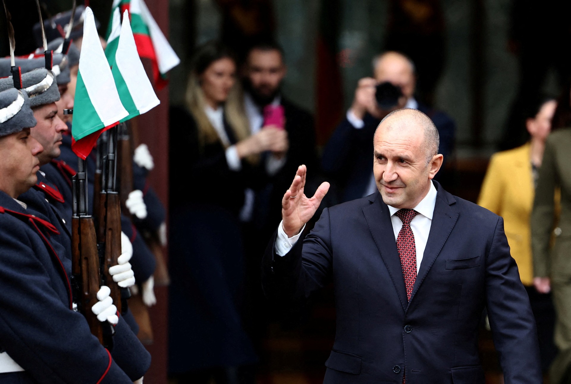 Βουλγαρία: Άνοιξαν οι κάλπες για τις βουλευτικές εκλογές – Φαβορί ο φιλορώσος πρώην πρόεδρος, Ρούμεν Ράντεφ
