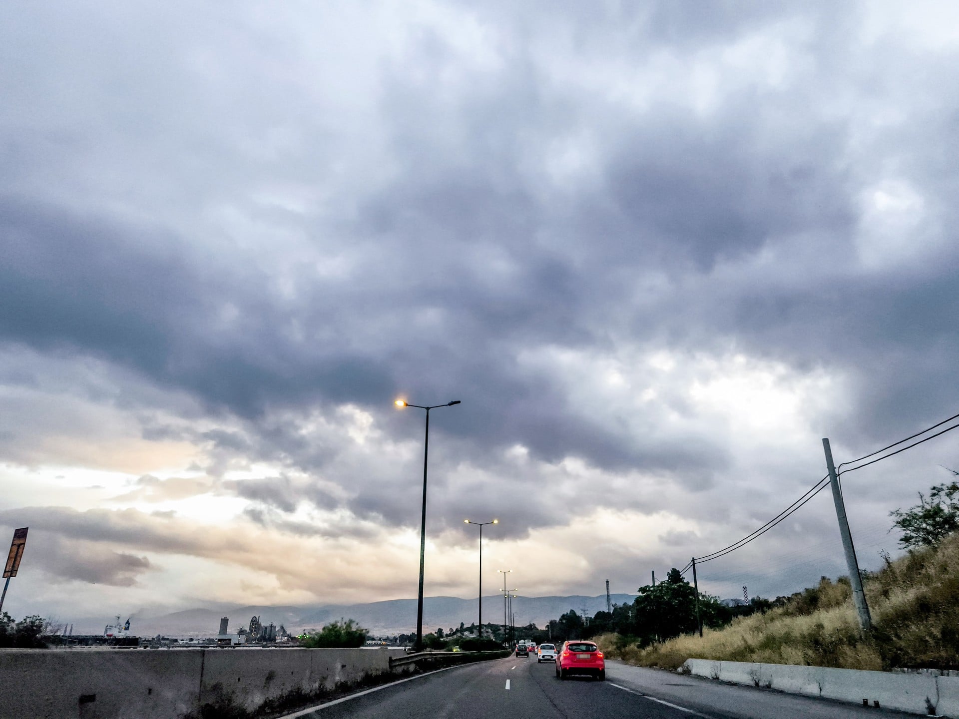 Καιρός: Στους 31 βαθμούς ο υδράργυρος – Πού περιμένουμε βροχές και καταιγίδες