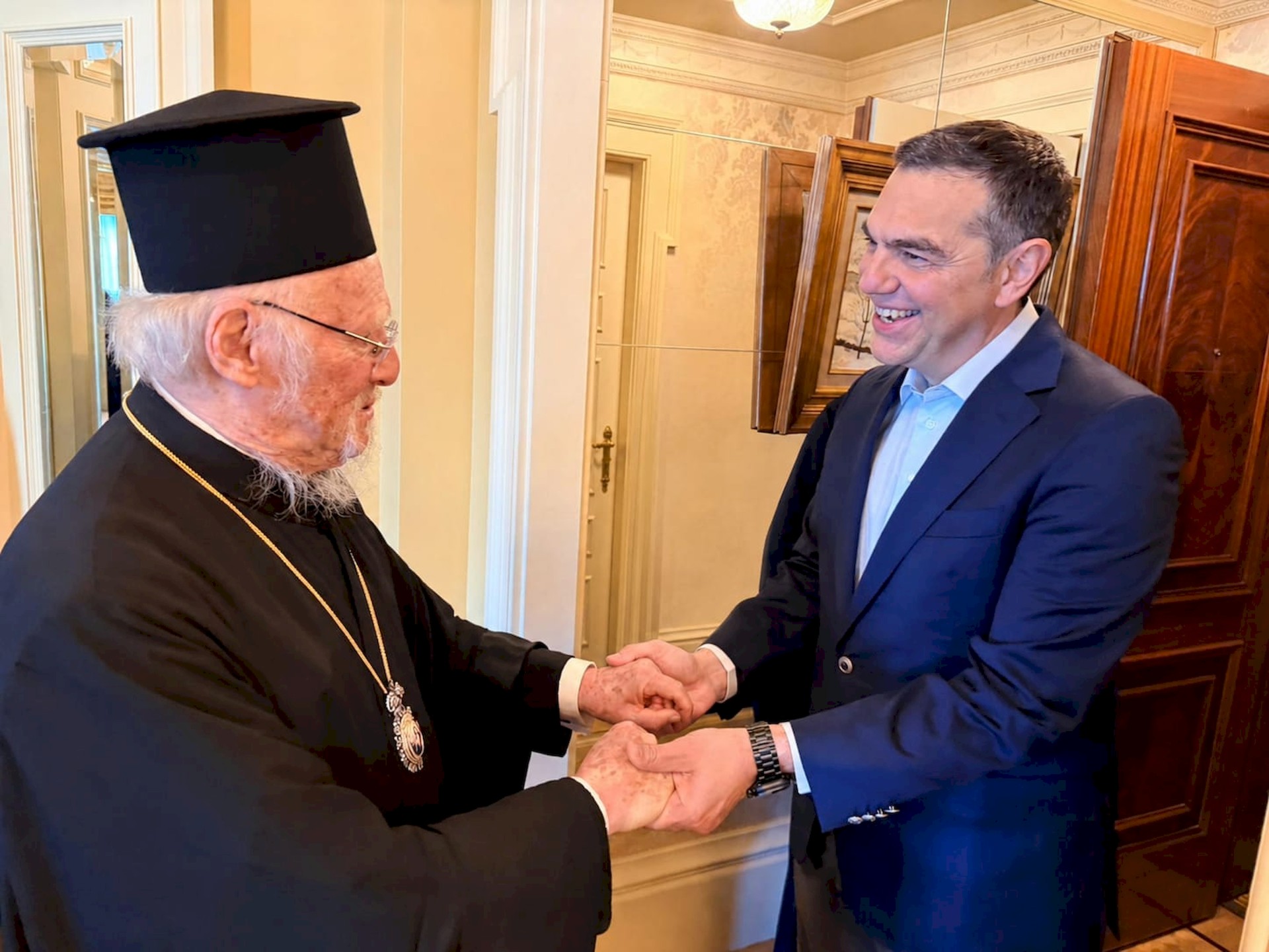 Συνάντηση Τσίπρα – Βαρθολομαίου: «Αριστερά και Εκκλησία πορεύονται με κοινές ανθρωπιστικές αρχές»