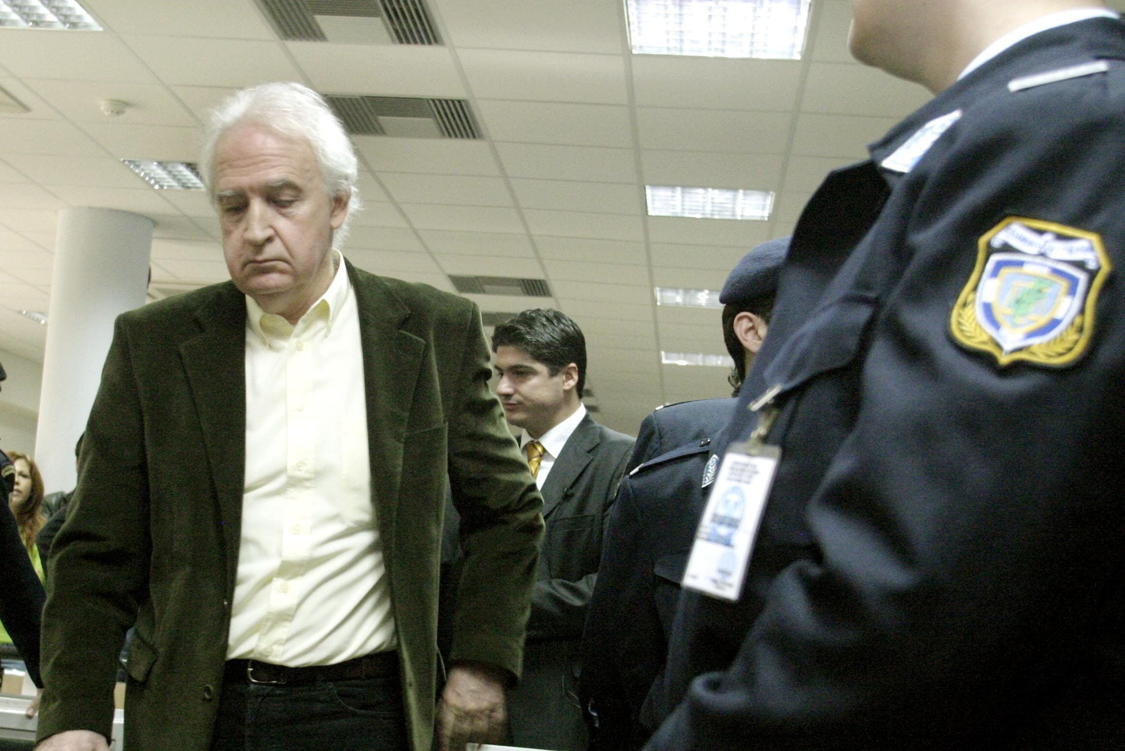 Αλέξανδρος Γιωτόπουλος: Οι πρώτες εικόνες του αρχηγού της «17Ν» μετά την αποφυλάκισή του (Βίντεο)