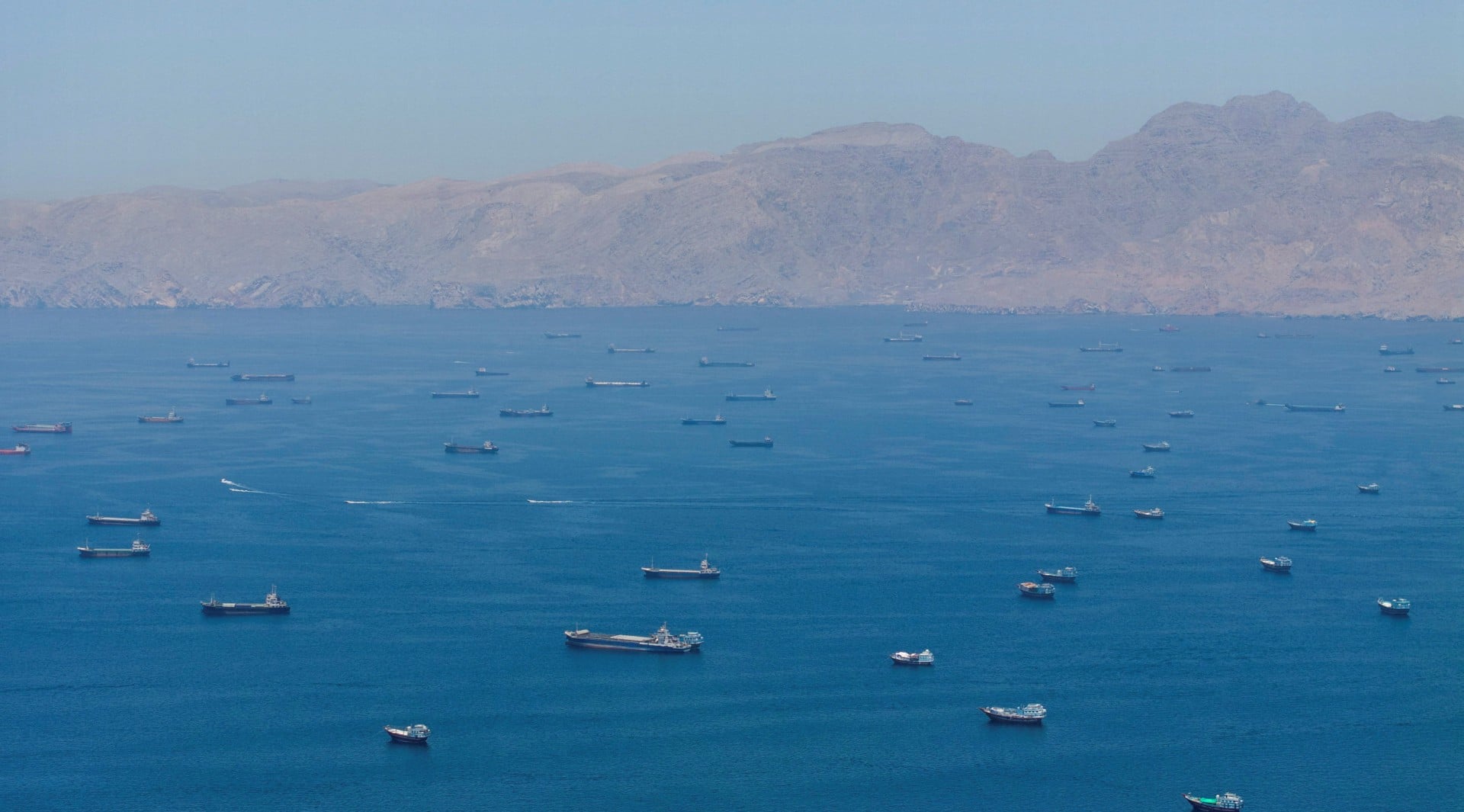 WSJ: Eλληνικό υπερδεξαμενόπλοιο έχει ήδη διέλθει από το Στενό του Ορμούζ συνοδεία του Ναυτικού των ΗΠΑ