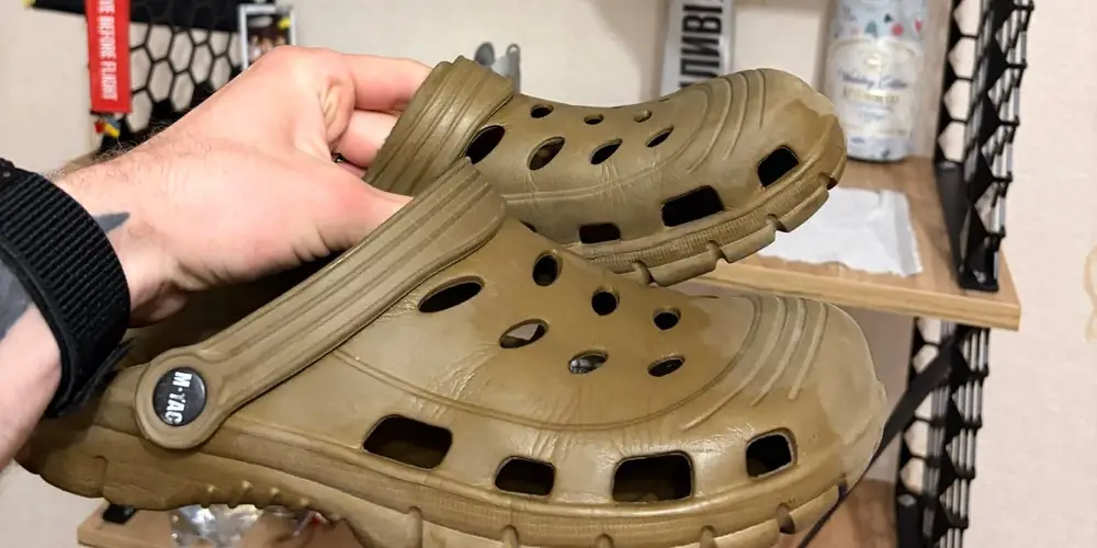 Η ουκρανική εταιρεία που κατασκευάζει τα «Crocs» του πολέμου