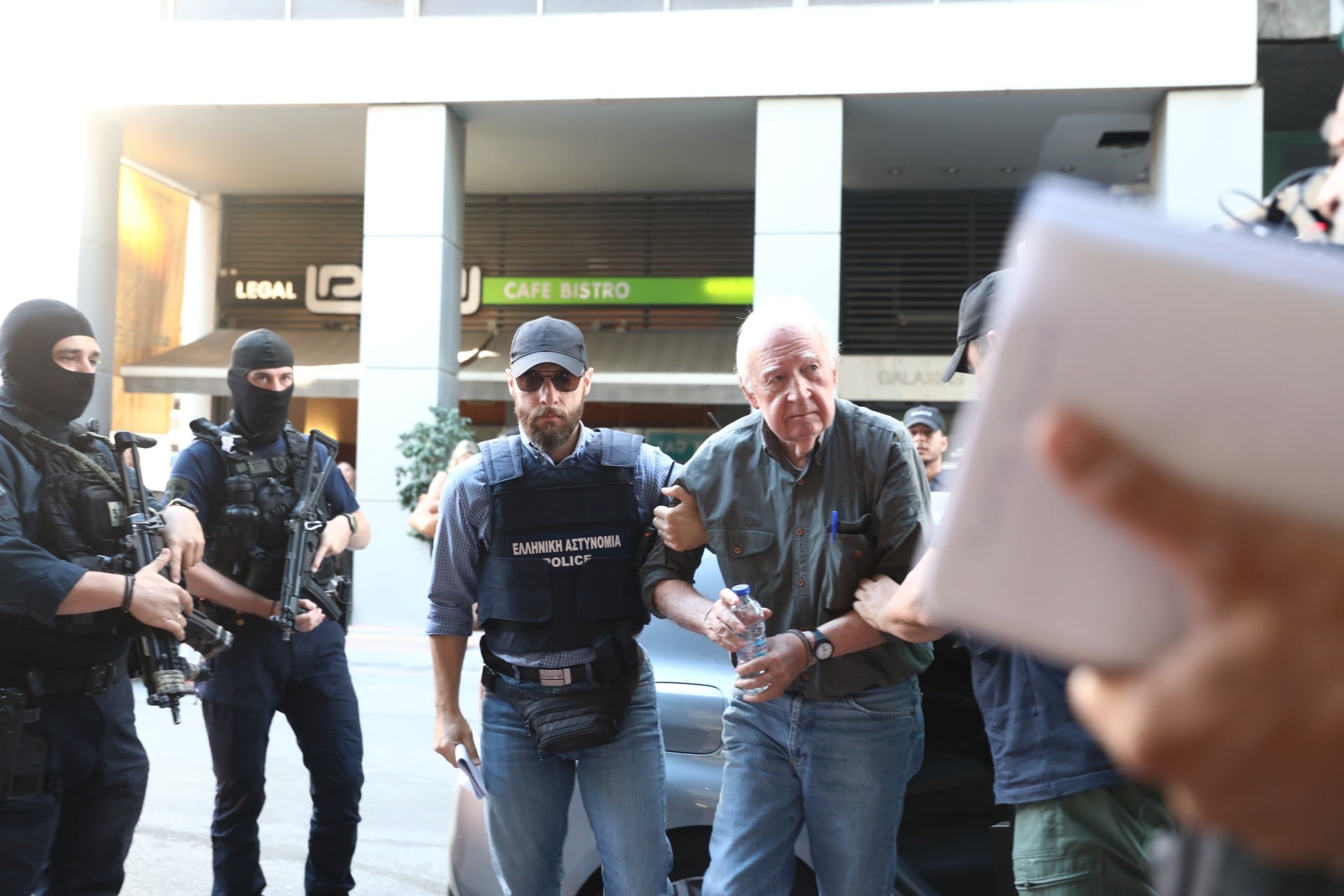 Στον Εισαγγελέα Εφετών Πειραιά ο Αλέξανδρος Γιωτόπουλος – Βίντεο από τη μεταγωγή