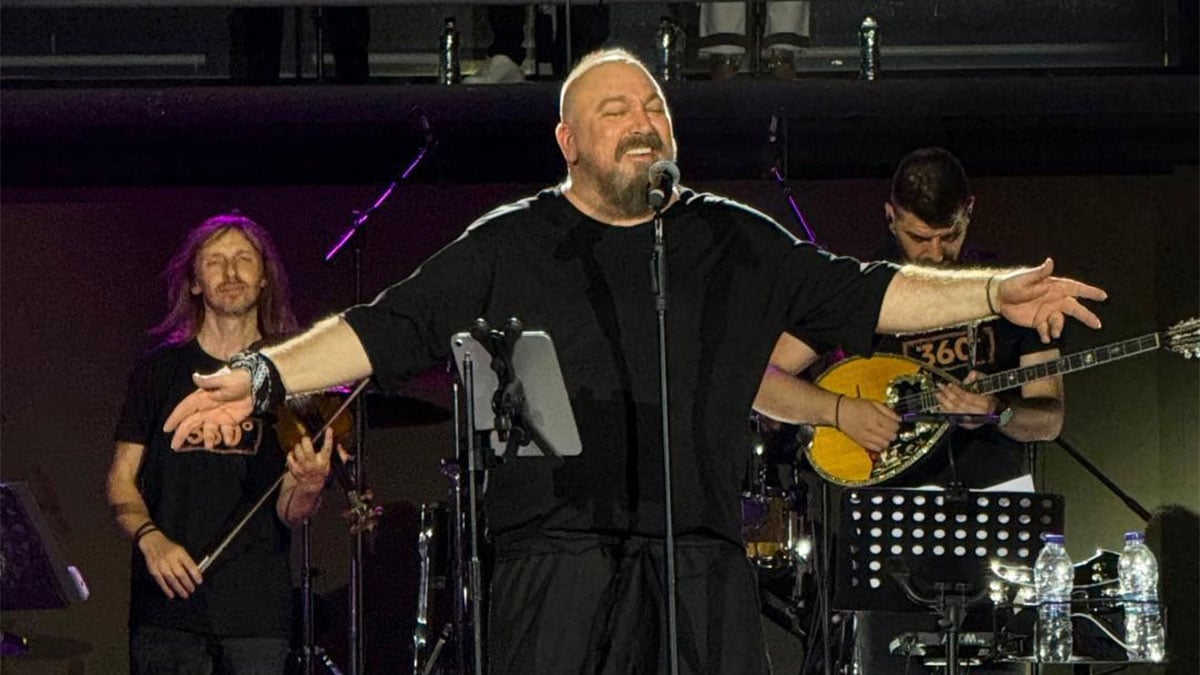 Μετά το εκρηκτικό sold out στο Θέατρο Βεάκειο, ο Γιώργος Αλκαίος συνεχίζει για τη μεγάλη του συναυλία στη Θεσσαλονίκη