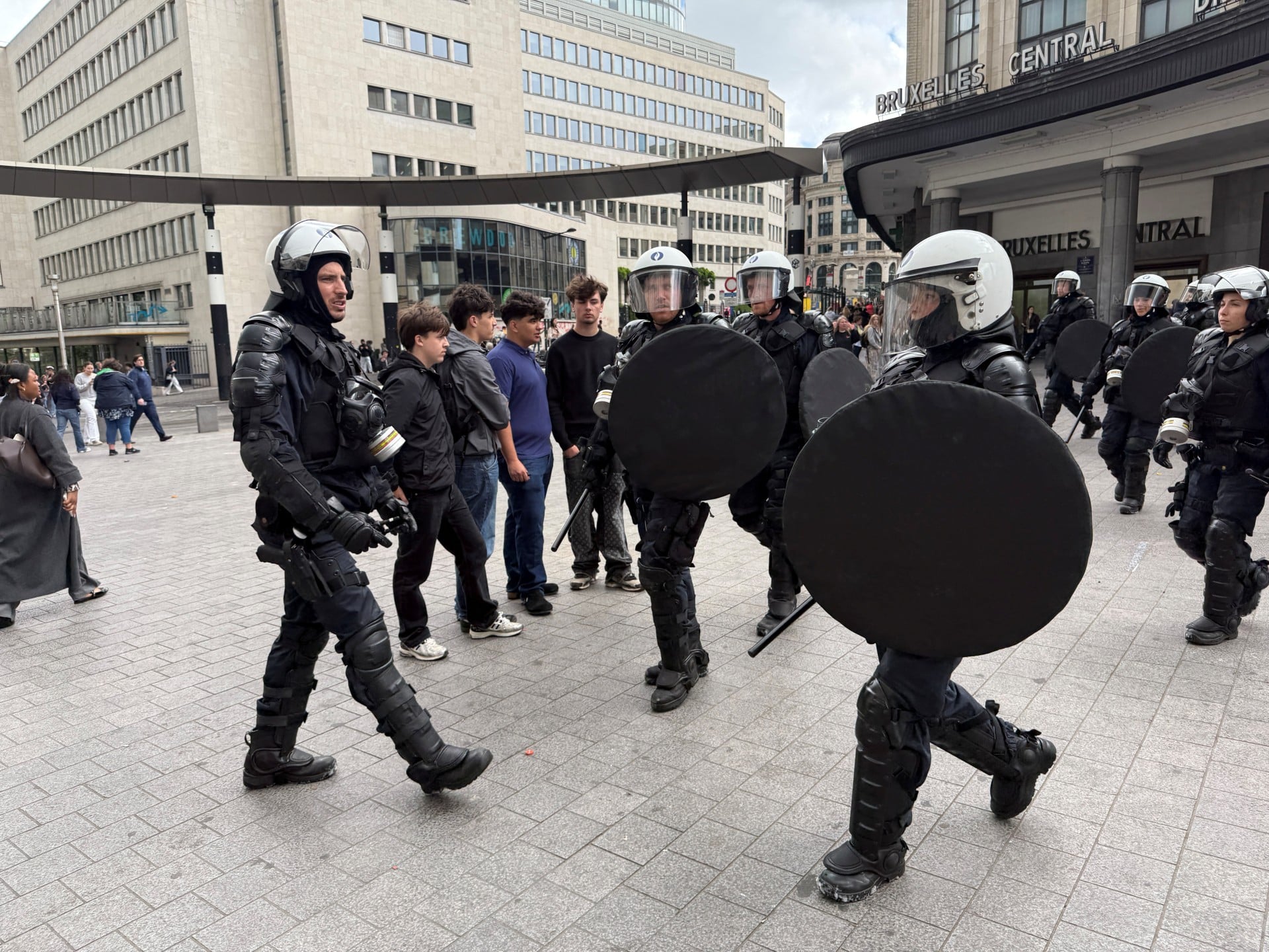 Σκηνές έντασης στις Βρυξέλλες: Συγκρούσεις φοιτητών και αστυνομίας για την εκπαιδευτική μεταρρύθμιση