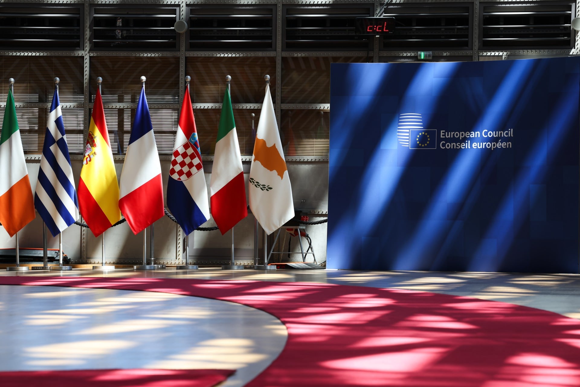 Σύνοδος Κορυφής: Fast-track διαδικασία ένταξης ζήτησε ο Ζελένσκι – Σήμερα η «μάχη» για το Πολυετές Δημοσιονομικό Πλαίσιο