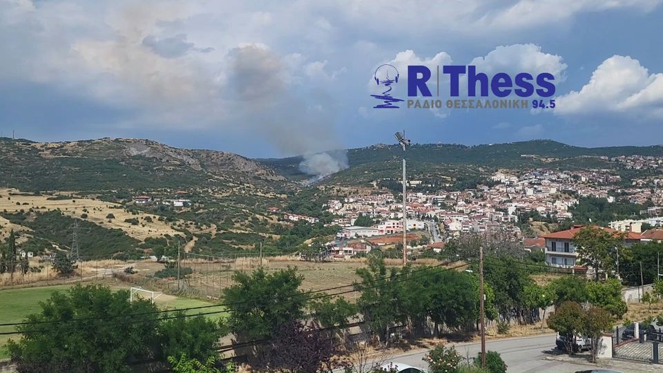 Θεσσαλονίκη: Φωτιά τώρα στο Φίλυρο – Μήνυμα από το 112
