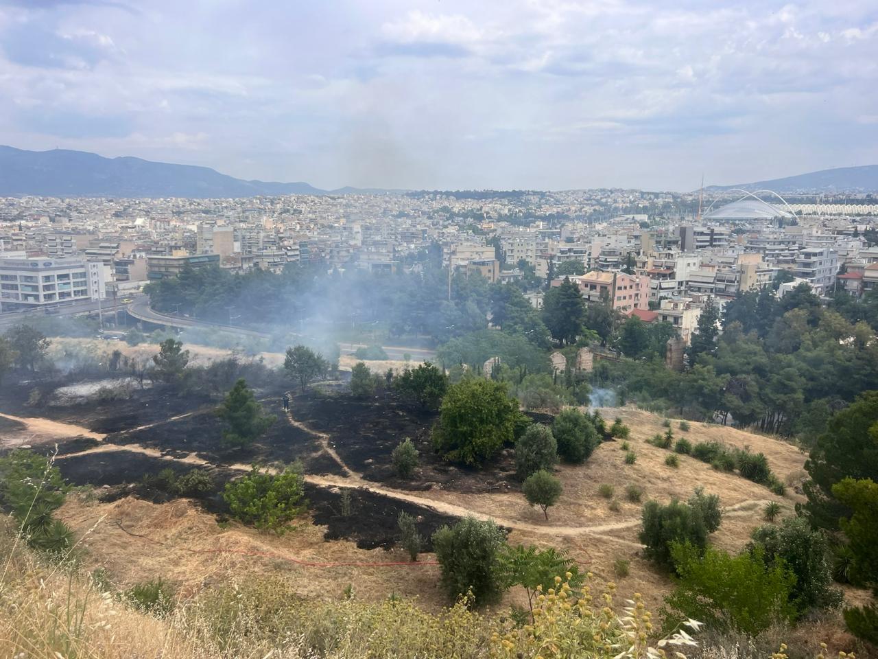 Φιλοθέη: Φωτιά κοντά στο Άλσος Βεΐκου – Τέθηκε υπό έλεγχο (εικόνες και βίντεο)