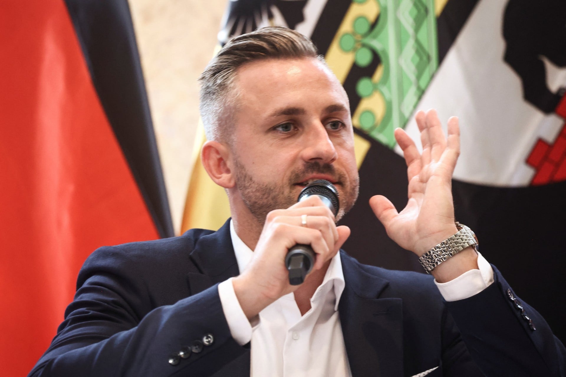 Γερμανία: Ο υποψήφιος της AfD στη Σαξονία-Άνχαλτ και πιθανόν πρώτος ακροδεξιός πρωθυπουργός στρέφεται κατά των υπηρεσιών εσωτερικής ασφάλειας