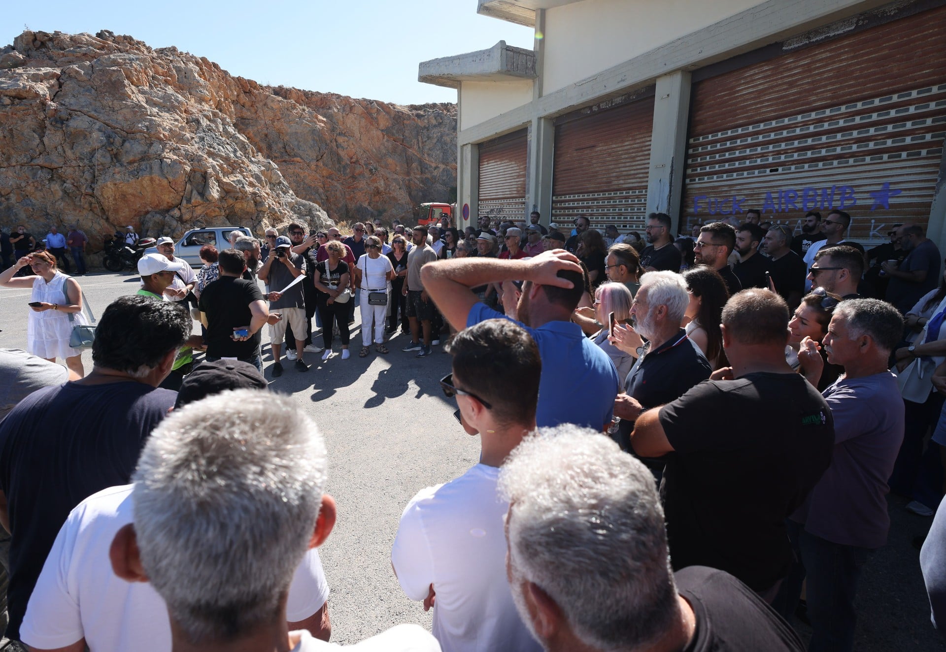 Ηράκλειο: Αντιδράσεις για την εγκατάσταση δομής προσωρινής κράτησης μεταναστών