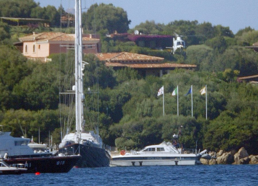Ιταλία: H «βίλα Τσερτόζα» του Μπερλουσκόνι στην Σαρδηνία πωλείται στην βασιλική οικογένεια του Κατάρ