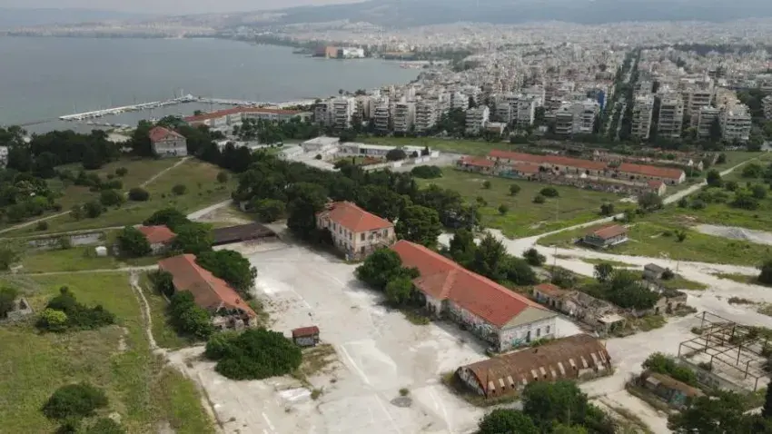 Καλαμαριά: Προχωρούν τα ζητήματα απαλλοτριώσεων και αποζημιώσεων για το πρώην στρατόπεδο Κόδρα