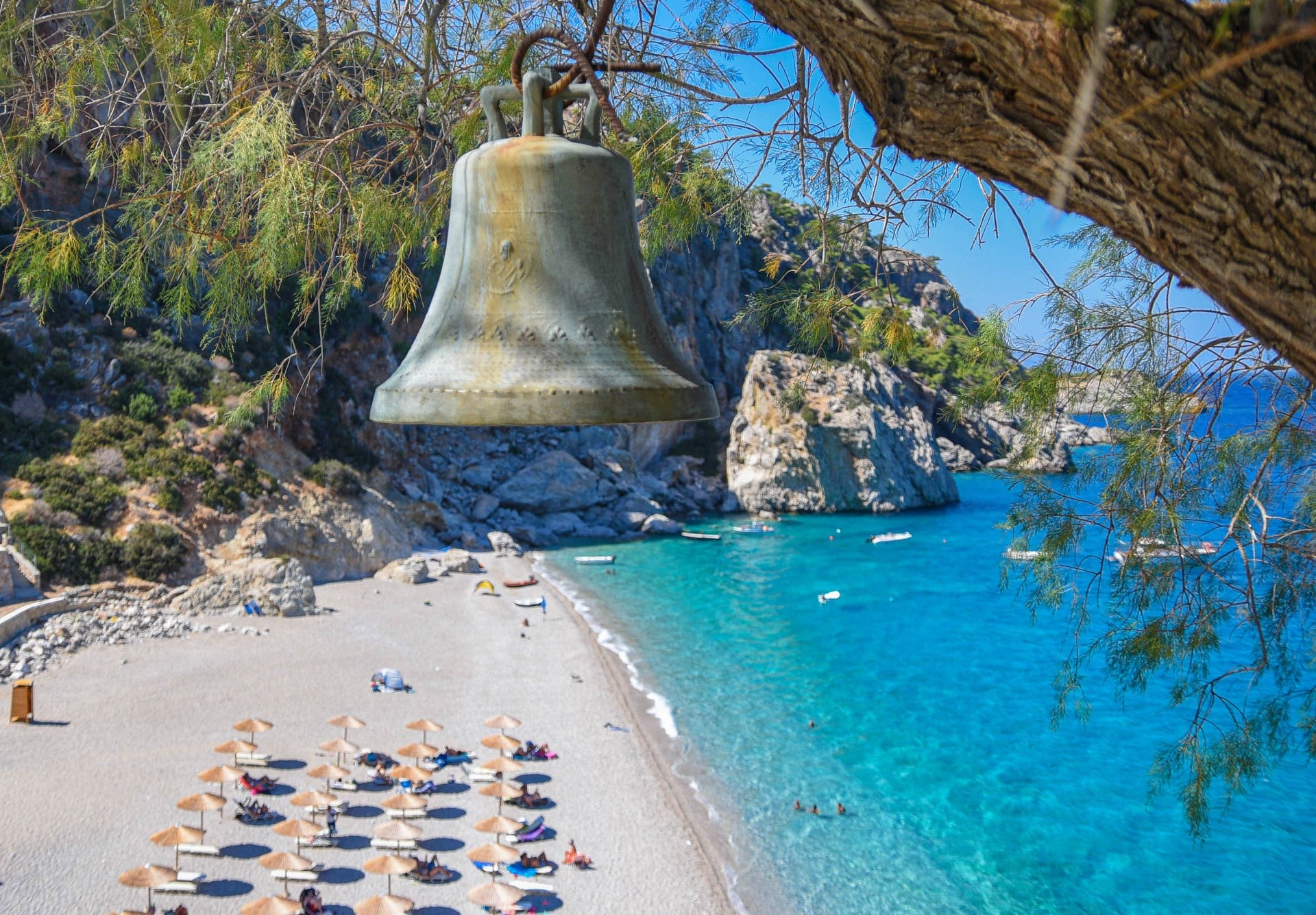 Το ελληνικό νησί που διατηρεί αναλλοίωτη την αυθεντική του ταυτότητα: Σμαραγδένια νερά και παραλίες «καρτ-ποστάλ»